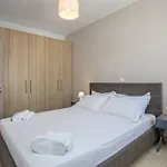 Cozy House In דירה